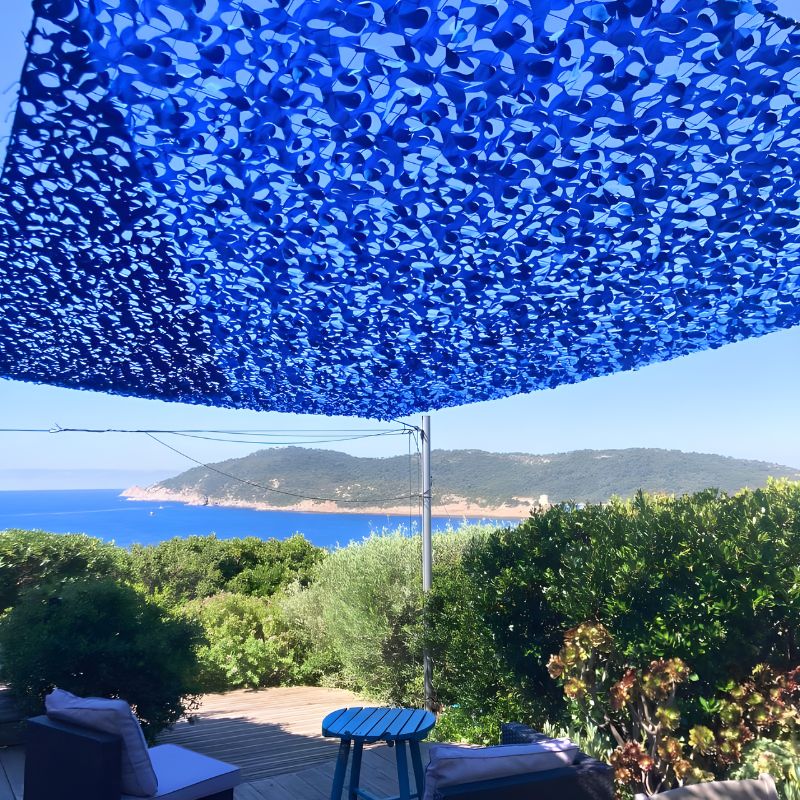 red de camuflaje azul