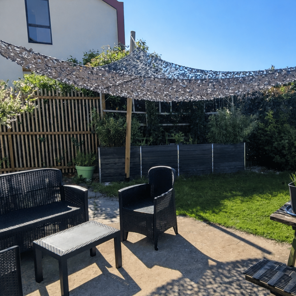 Red de camuflaje triangular gris